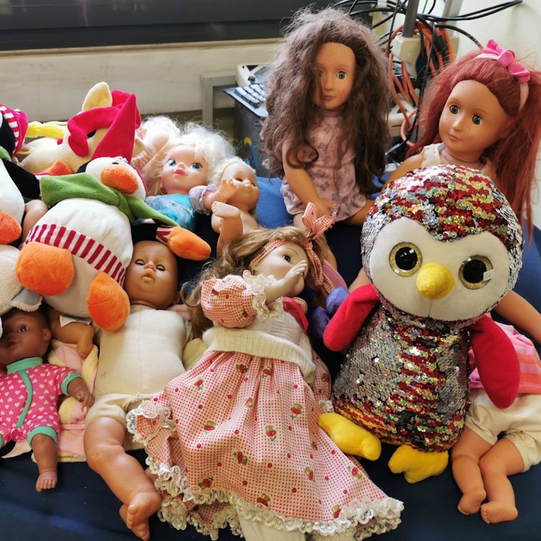 Second-Hand – Kleidung, Spielzeug, Accessoires, Haushaltswaren, Antiquitäten, CDs & DVDs.